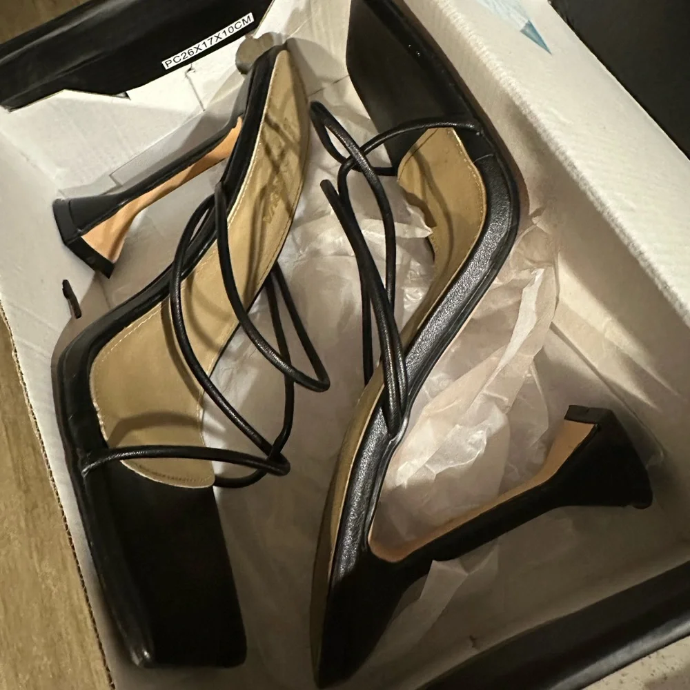 Heels - Picture 1 of 4